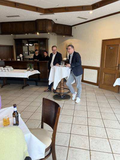 Traditionelles Spargelessend mit Franz-Josef Evers